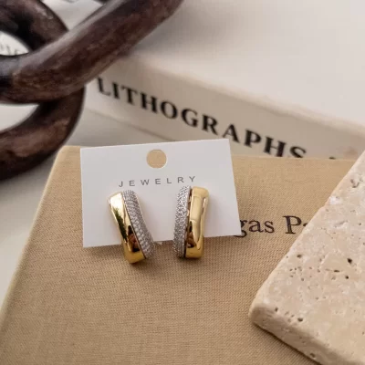 Çift renk Zirkon Taş İşlemeli Tasarım Küpe