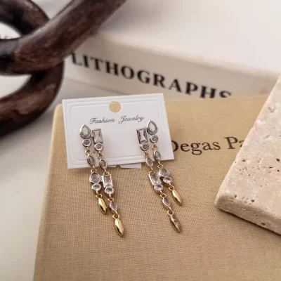 Çift Renk Zirkon Taşlı Uzun Sallantılı Tasarım Küpe