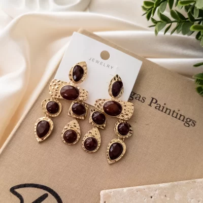 Ezme Plaka Üzeri Kahverengi Boncuklu Tasarım Büyük Sallantılı Küpe