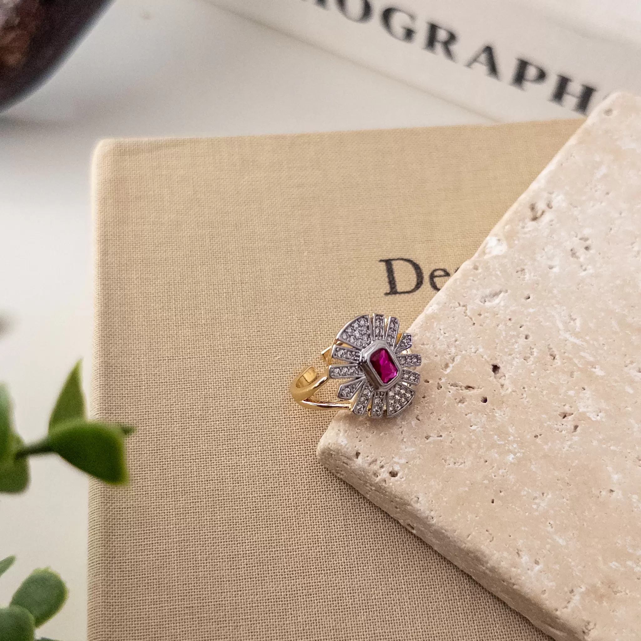 Fuşya Taşlı Zirkon Taş İşlemeli Alttan Ayarlanabilir Çift Renk Tasarım Büyük Yüzük