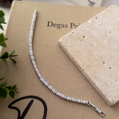 Gümüş Renk Zirkon Baget Taş Detaylı Tarz Plaka Bileklik