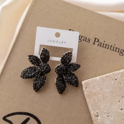 Haki Yeşil Taşlı Çiçek Küpe