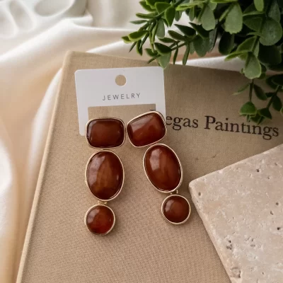 Kahverengi Boncuklu Uzun Büyük Küpe