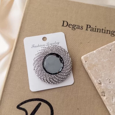 Ortası Hematit Kristalli Zirkon Taşlı Büyük Broş