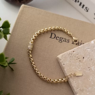 Ortası Silindir Zirkon Taş Detaylı Örgü Bileklik