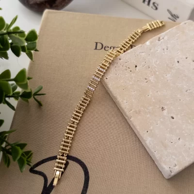 Ortası Zirkon Taş Detaylı Tırtıklı Plakalı Tarz Bileklik