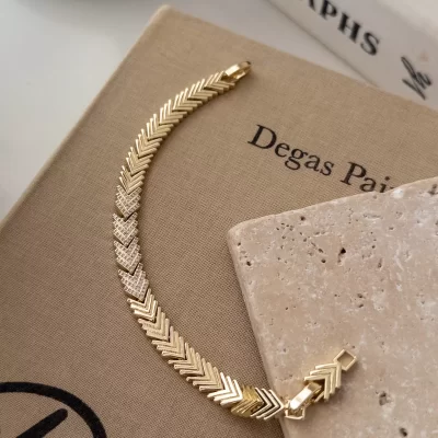 Ortası Zirkon Taş İşlemeli Plaka Tasarım Bileklik