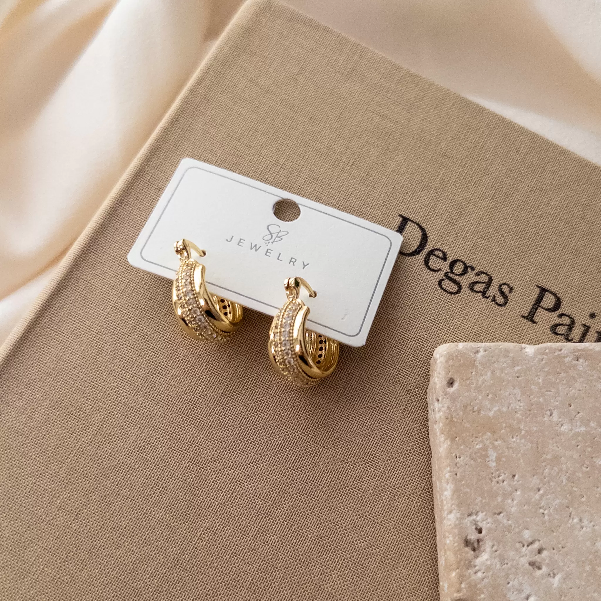 Ortası Zirkon Taşlı Kalın Halka Küpe