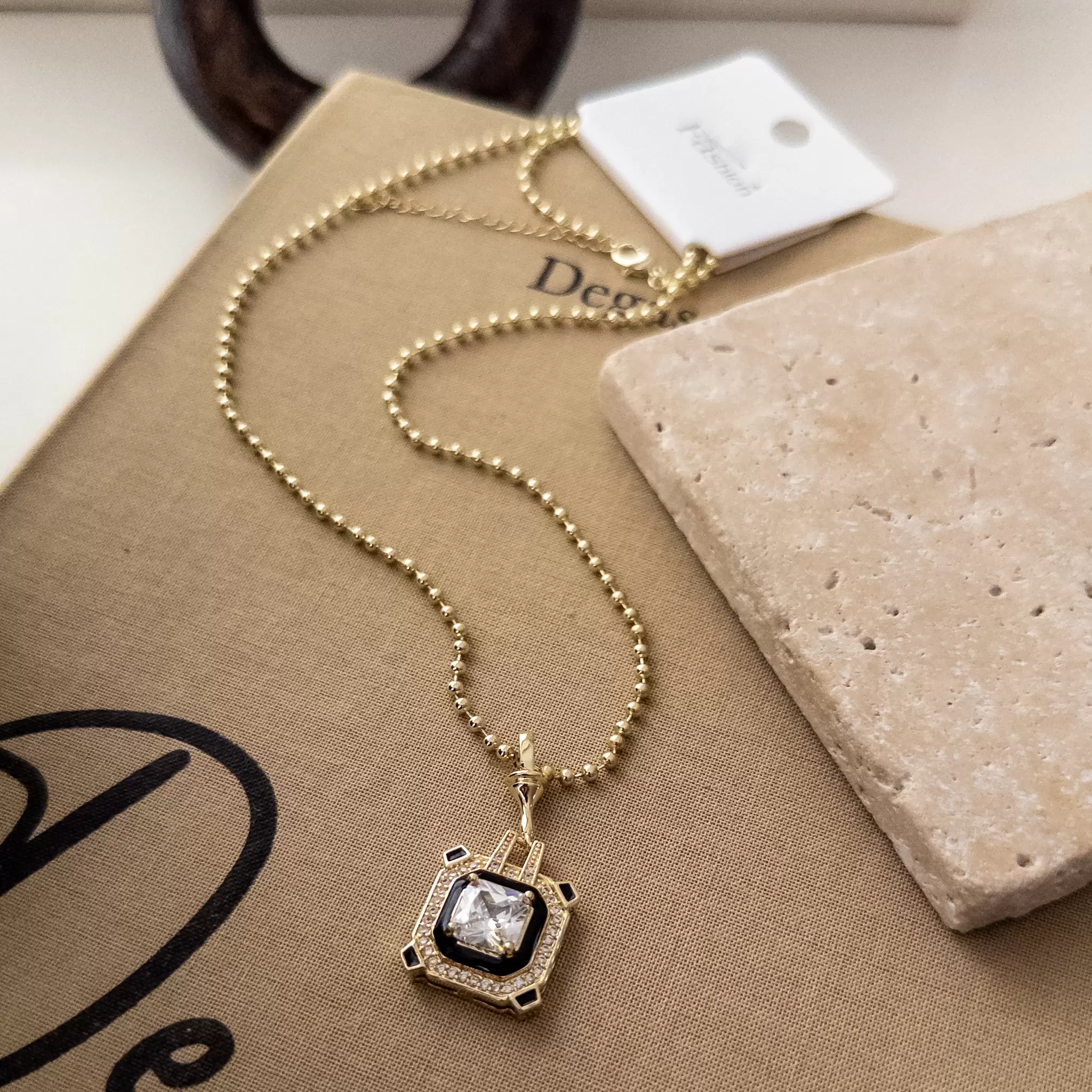 Top Zincirli Zirkon Taşlı Siyah Mineli Tarz Kolye