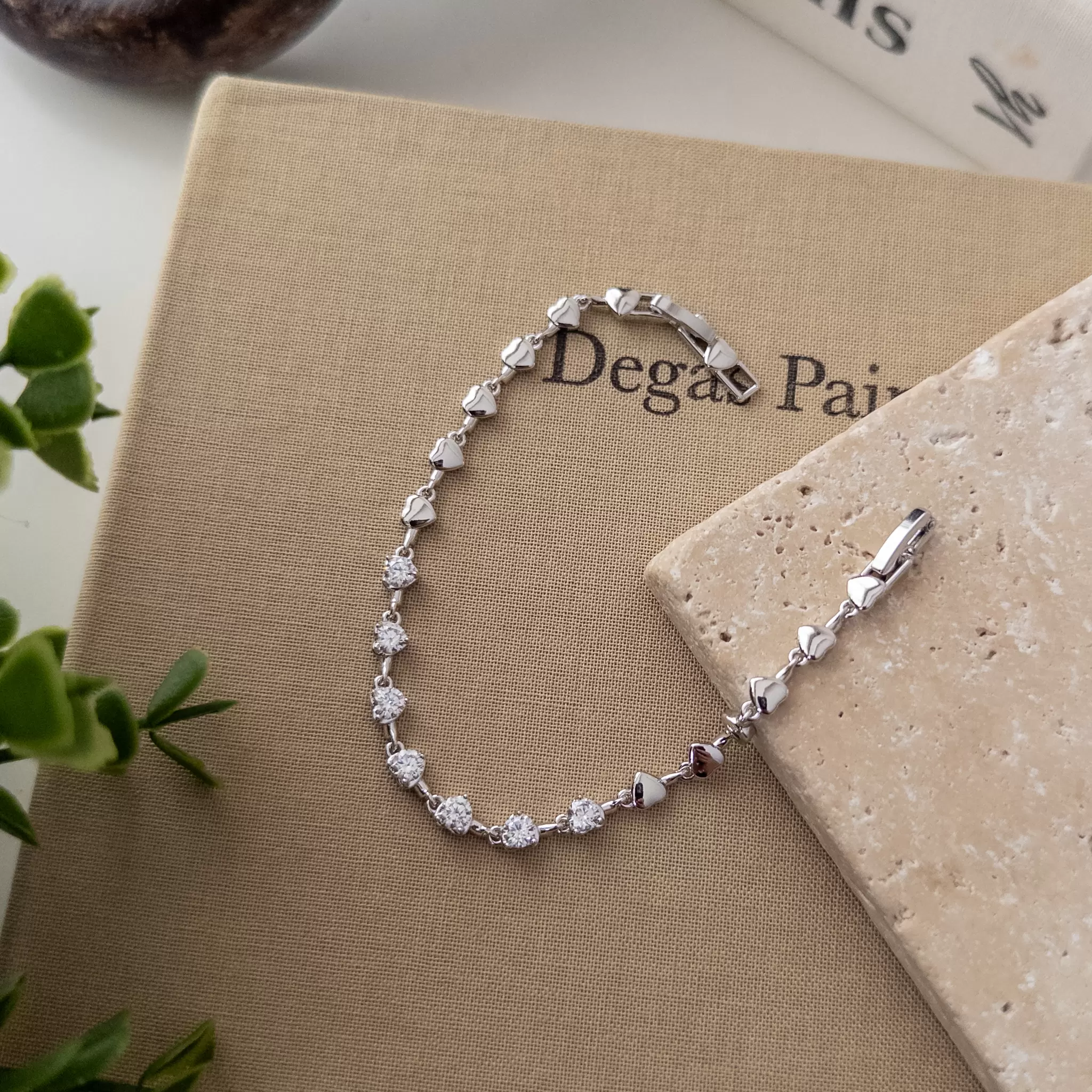 Xp Özel Seri Gümüş Renk Zirkon Taşlı Kalp Figürlü Zarif Bileklik