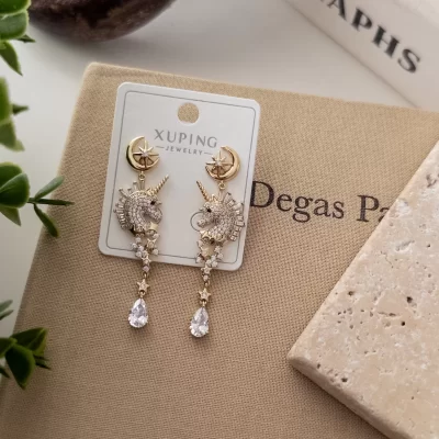 Xp Özel Seri Zirkon Taş İşlemeli Unicorn Figürlü Sallantılı Tasarım Küpe