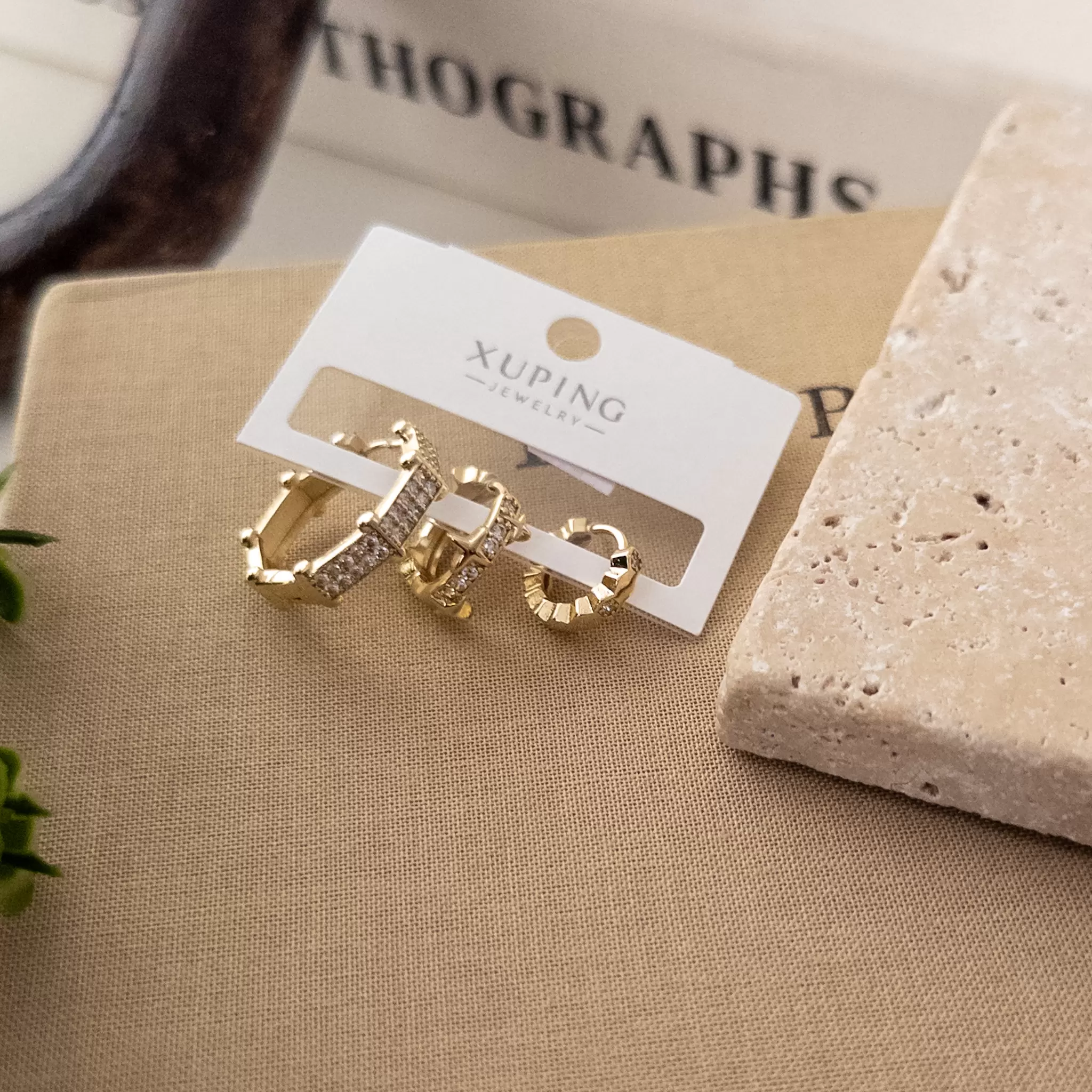 Xp Zirkon Taş İşlemeli Kenarları Çıkıntılı Tarz Üçlü Kombin Set Küpe