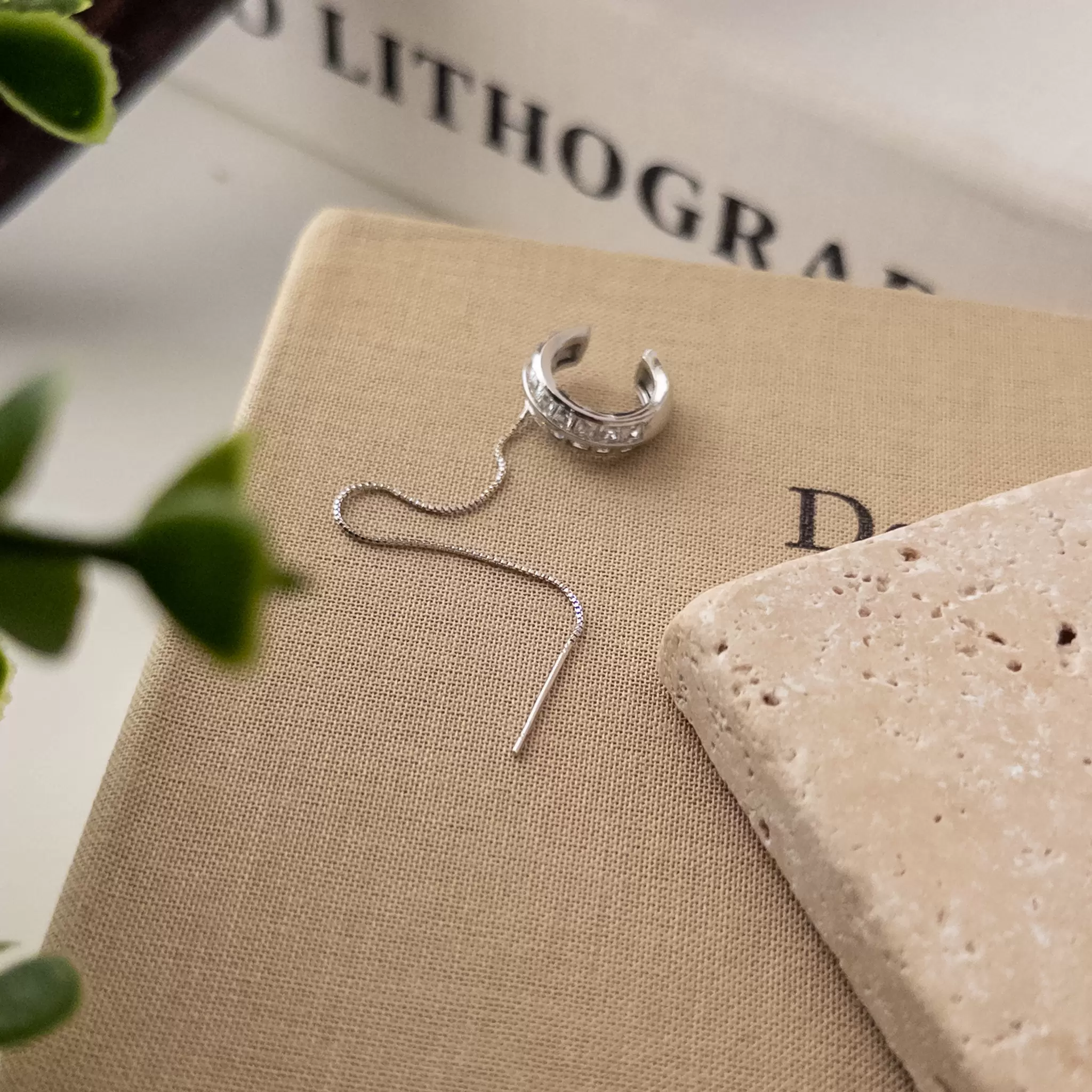Zincir Sallantılı Zirkon Taşlı Gümüş Renk Earcuff Küpe
