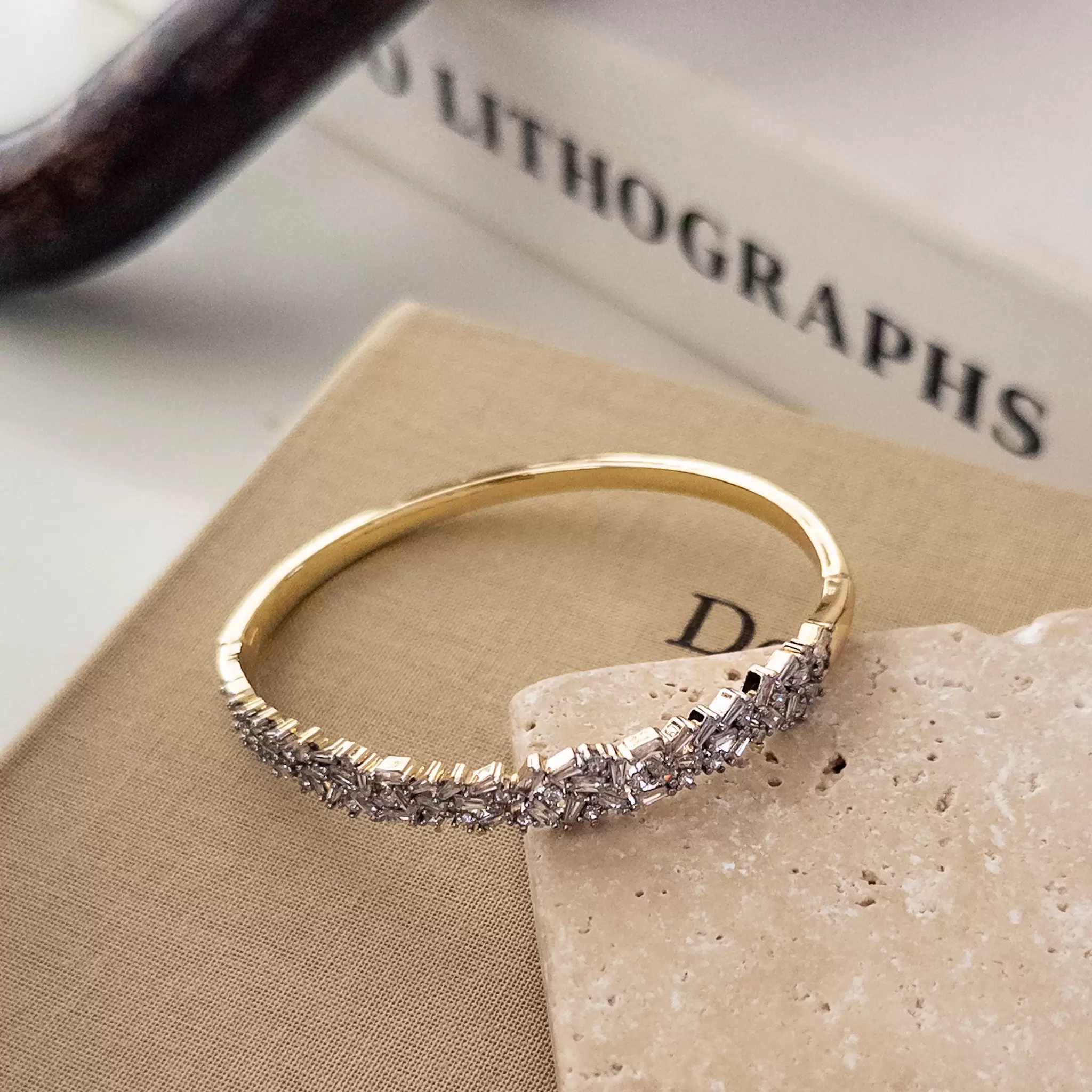 Zirkon Baget Taş İşlemeli Çift Renk Tasarım Kelepçe Bileklik