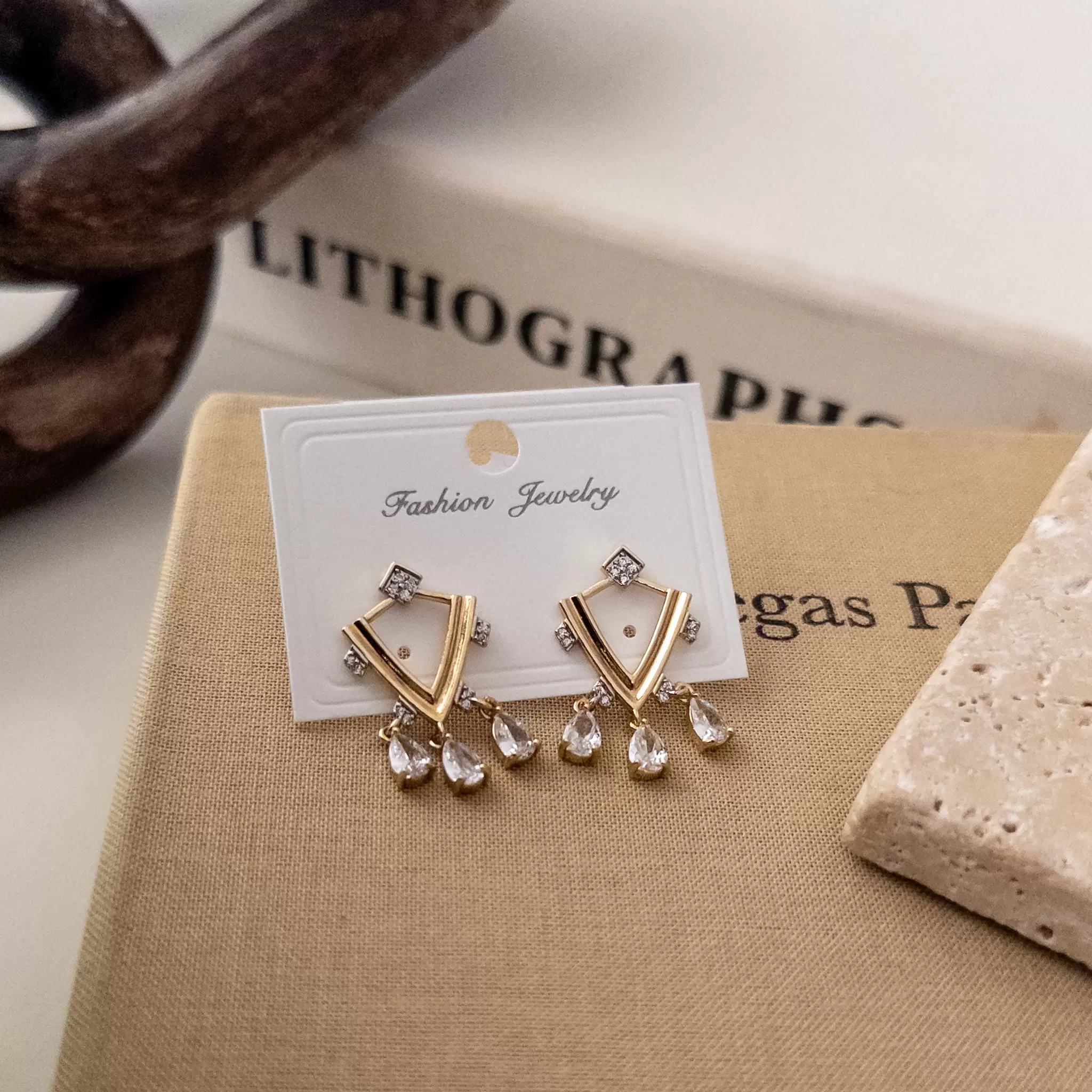 Zirkon Damla Taş Sallantılı Çift Renk Tarz Küpe