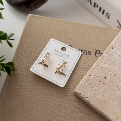 Zirkon Kare Taşlı Minimal Tarz Küpe