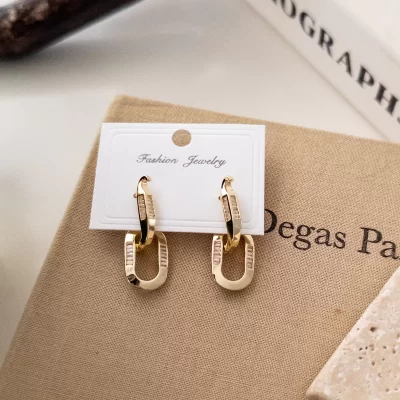 Zirkon Kesme Taş Detaylı 14K Gold Renk Tasarım Sallantılı Plaka Küpe