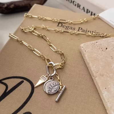 Zirkon Taş Detaylı Çift Renk Göz Figürlü Sallantılı 3 Charmlı Ataç Zincirli Uzun Kolye