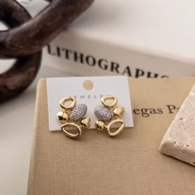 Zirkon Taş Detaylı Tasarım Plaka Küpe