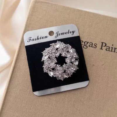 Zirkon Taş İşlemeli Çelenk Broş