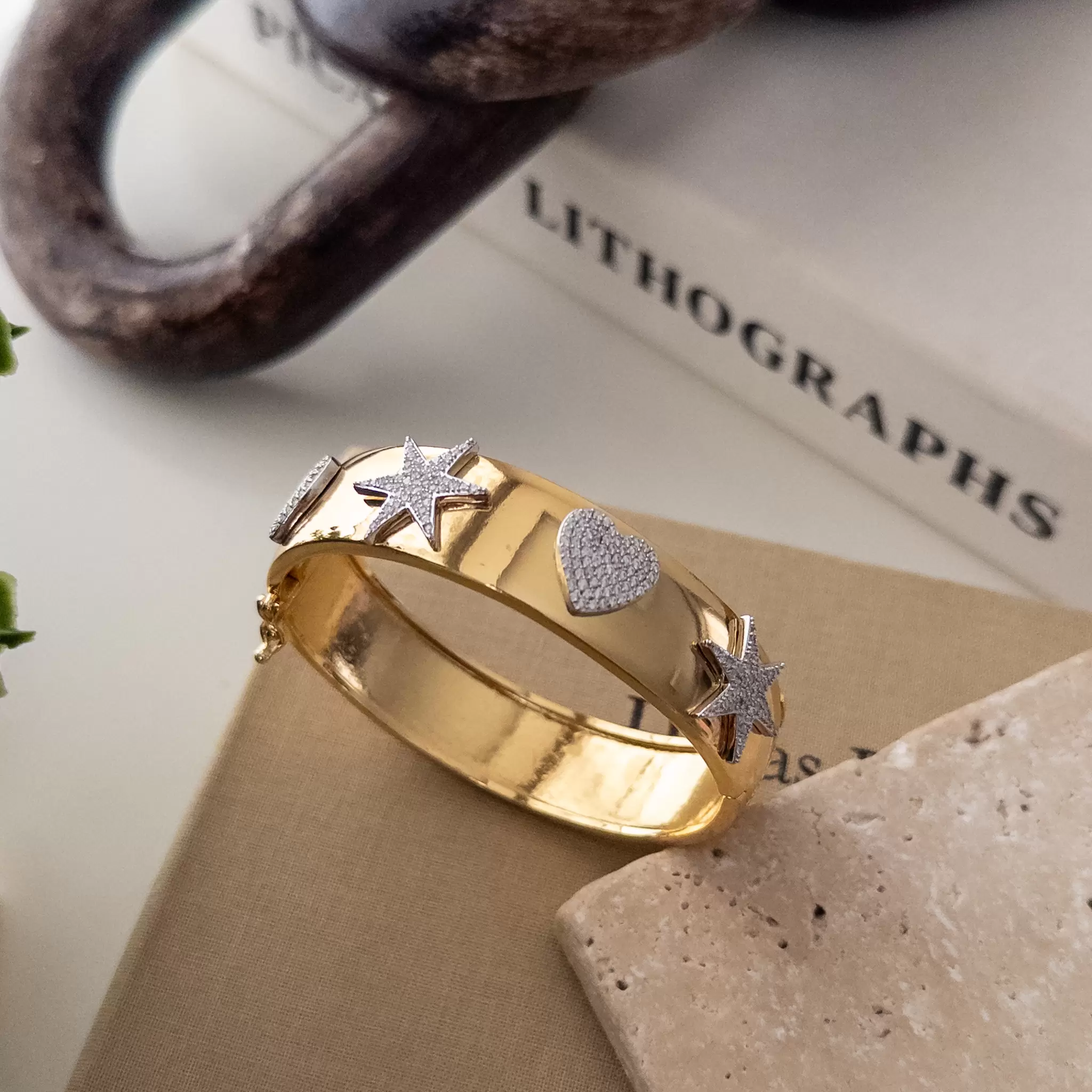 Zirkon Taş İşlemeli Çift Renk Kalp Ve Yıldız Figürlü Bombe Kelepçe Tasarım Bileklik