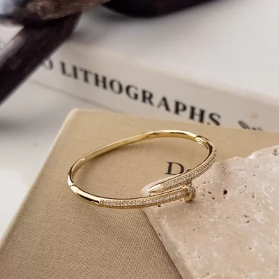 Zirkon Taş İşlemeli Çivi Bileklik