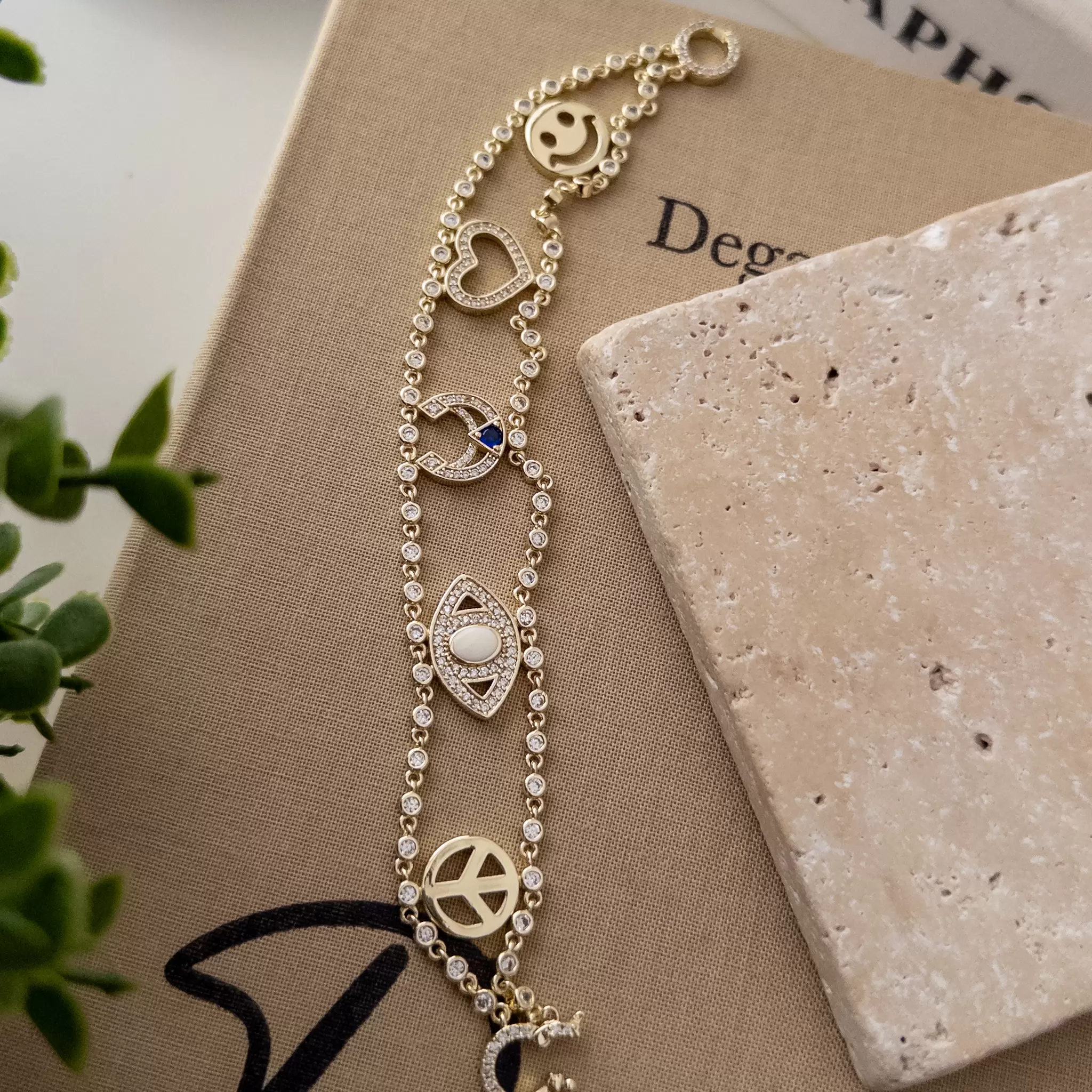 Zirkon Taş İşlemeli Figürlü Tasarım Bileklik