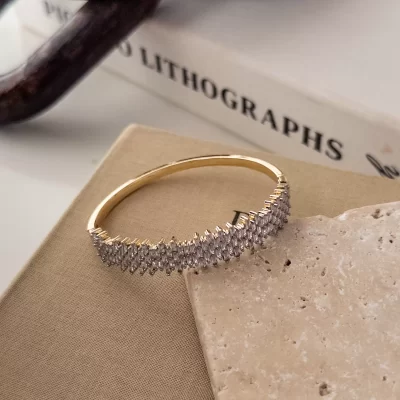 Zirkon Taş İşlemeli Kenarları Çıkıntılı Tasarım Çift Renk Kelepçe Bileklik