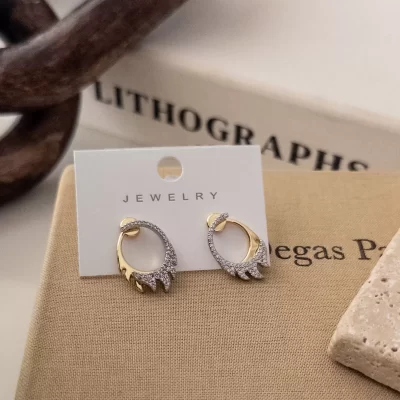 Zirkon Taş İşlemeli Kulak Arkası Ve Önüne Takılan Çift Renk Tasarım Tarz Küpe