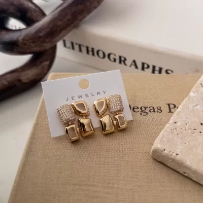 Zirkon Taş İşlemeli Tasarım Plaka Küpe