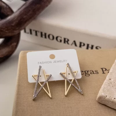 Zirkon Taş İşlemeli Tasarım Yıldız Küpe