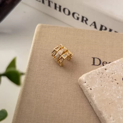 Zirkon Taşlı Baget Taş Detaylı Üçlü Duran Earcuff Küpe