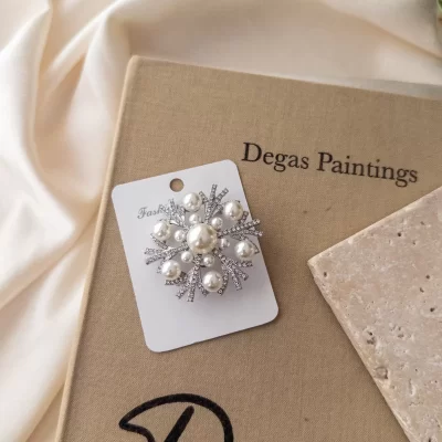 Zirkon Taşlı İncili Kar Tanesi Broş