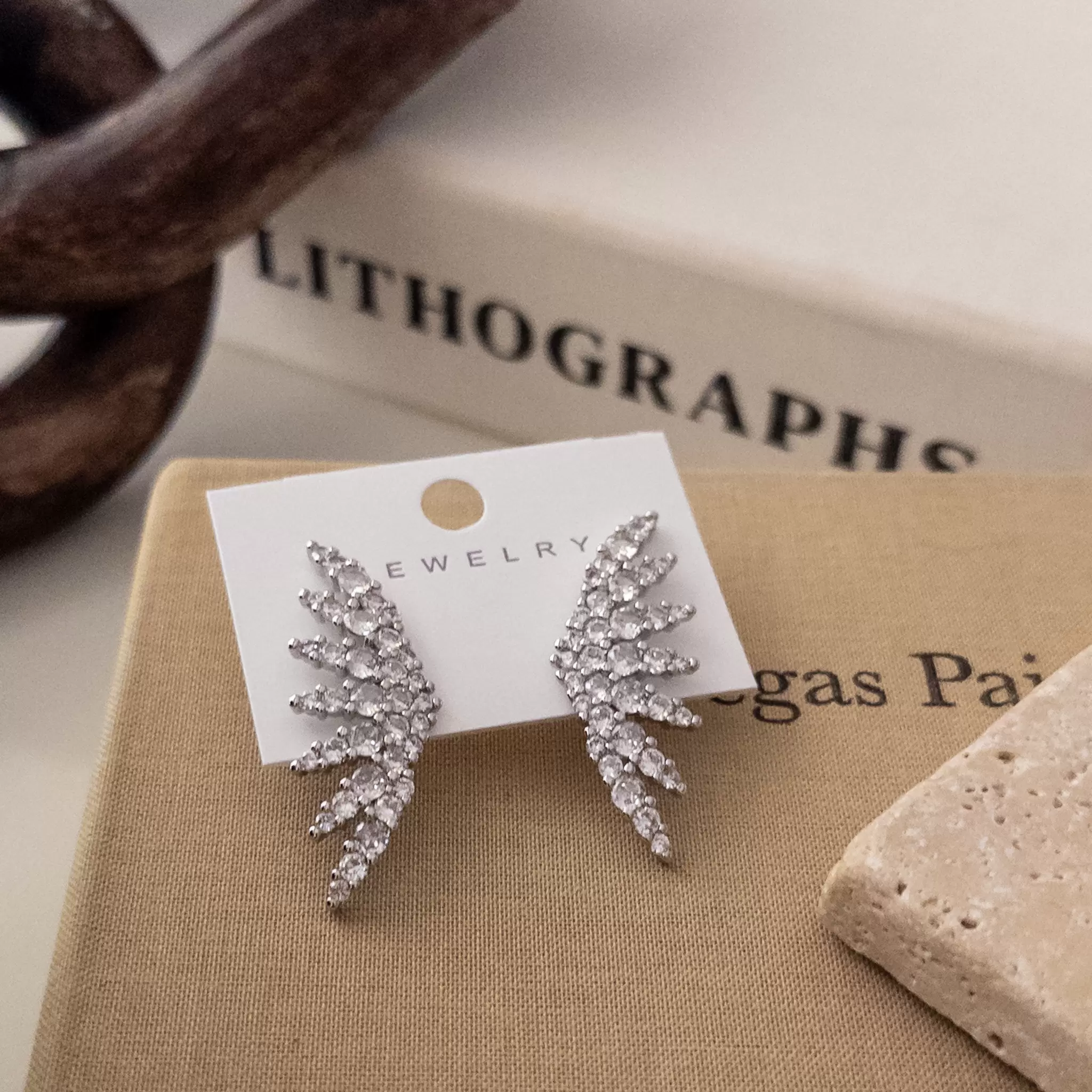 Zirkon Taşlı Tasarım Kanat Küpe