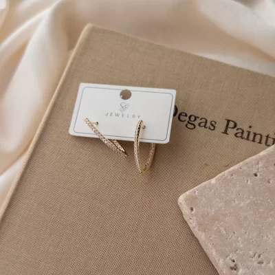 Zirkon Taşlı V Küpe