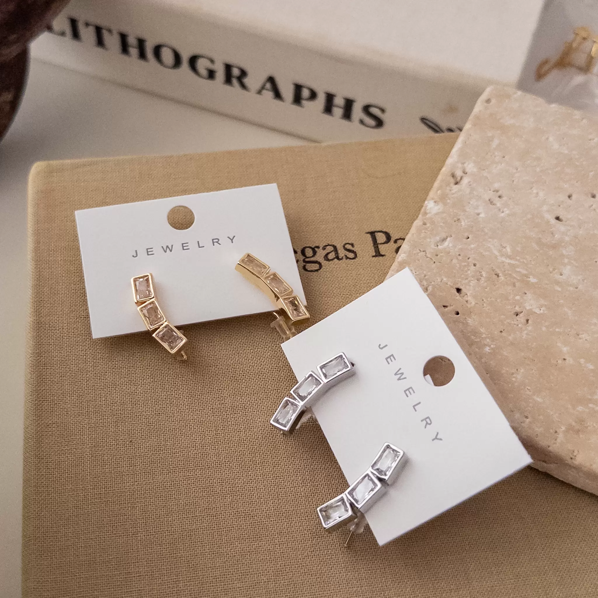 Zirkon Taşlı Yukarı Doğru Duran Tek Delikte Çoklu Küpe