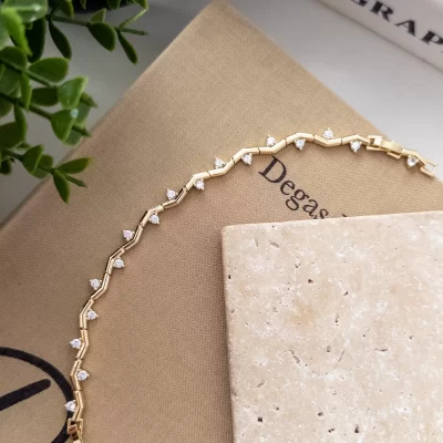 Üçgen Zirkon Taşlı Tasarım Plaka Bileklik